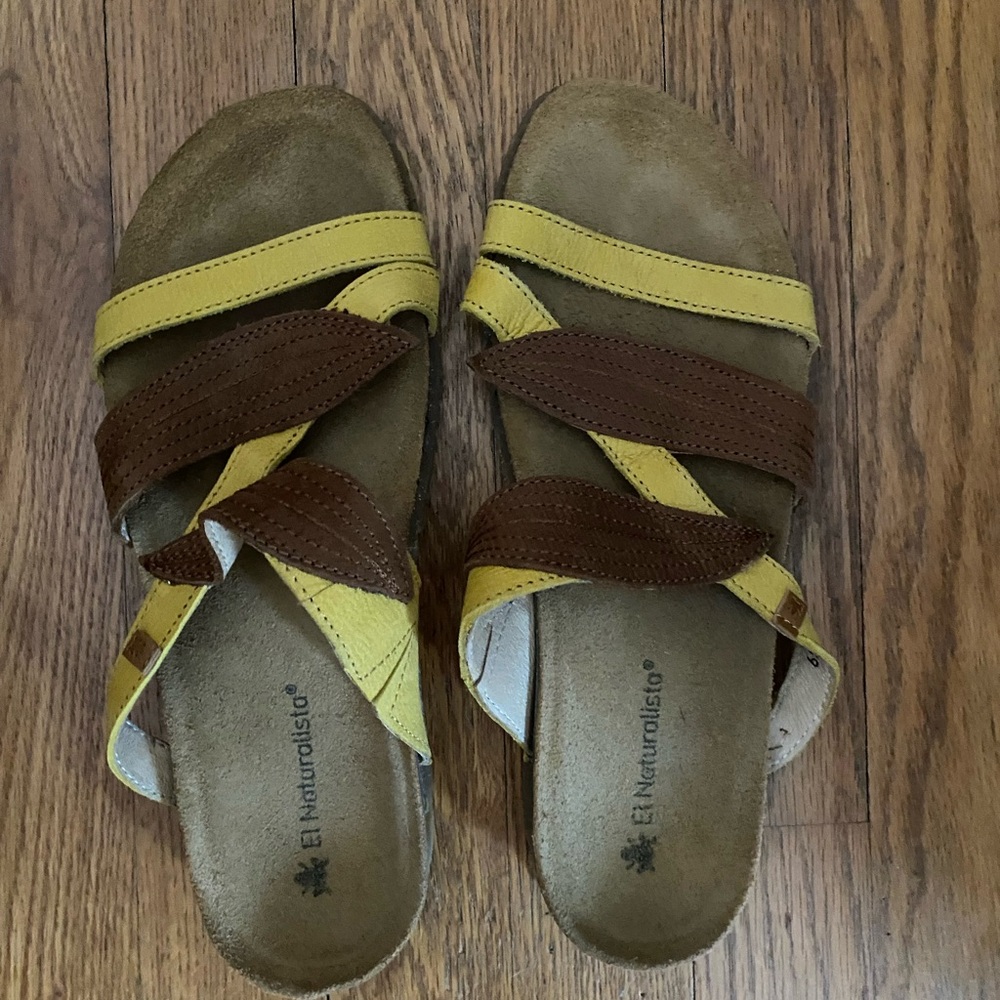 El Naturalista walking sandal